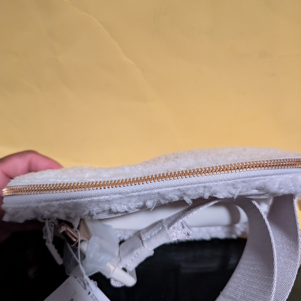 lululemon Everyday Fleece Belt Bag With Gold Hardware - Picture 6 of 8